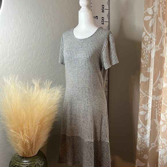 GAP gray ribbed two-tone dress lightweight fabric w/sweater like feel. SZ M. - Picture 3 of 12